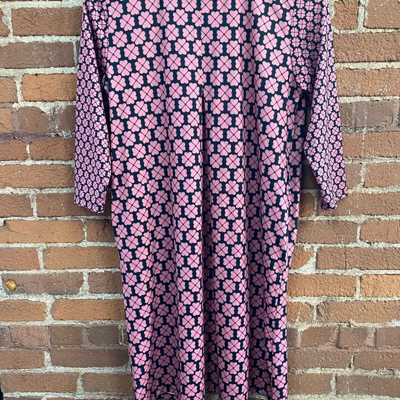 COPY - Black and Pink Floral Pleated Shift Dress - Picture 4 of 6